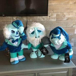 - Disney’s Haunted Mansion Hitchhiking Ghost Door Greeter Plush SET